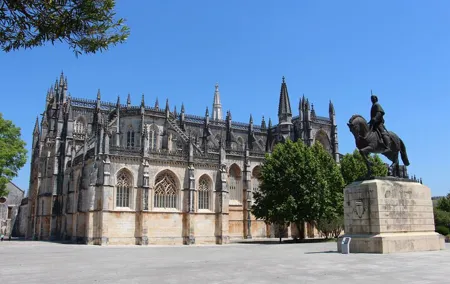 Private Tour to Batalha, Nazaré, Óbidos and Wine tasting