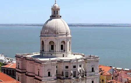 Private Tour to Lisbon with Executive Car and Guide