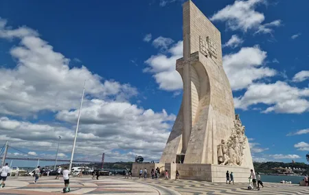 Private Tour Lisbon Half Day:Top Highlights, offer wine bottle