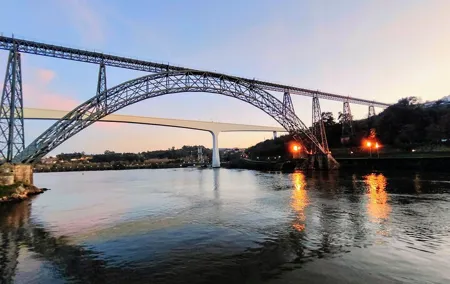 Lisbon to Porto - Customized Transfer from Tourist Stops