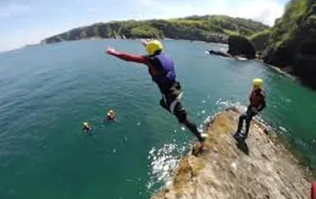 Coasteering Experience in Arrábia