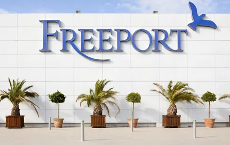 Private Shopping Tour from Lisbon Hotels to Freeport Outlet