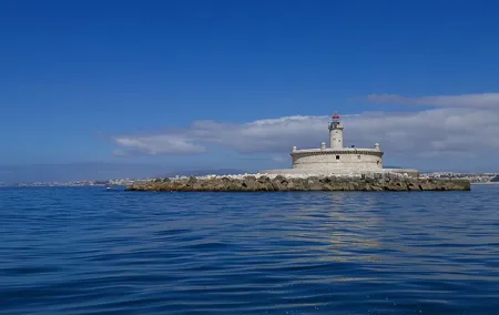 Lisbon: Speedboat adventure to Bugio
