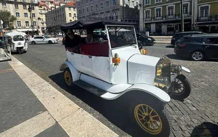 1 hour Tuk Tuk Panoramic Tour through Lisbon Miradours