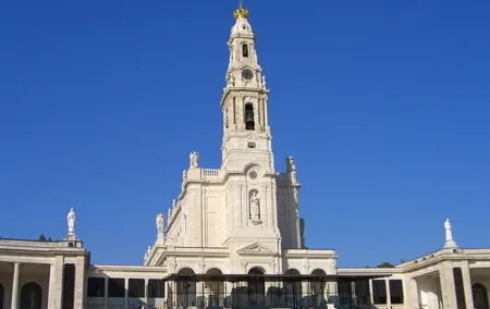 Fatima and Wax Museum and Grottoes in a Single Tour