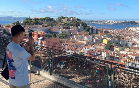 Lisbon Highlights by Van - Half Day Private Tour