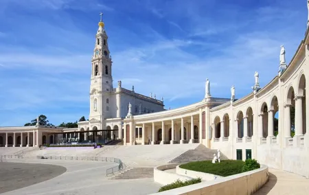 FULL DAY Private Tour to Fátima, Batalha, Nazaré, and Óbidos