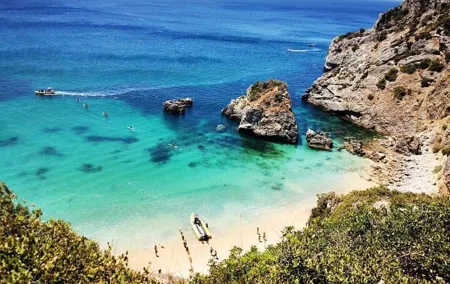 Day Trip to Arrabida and Sesimbra and Cavalo Beach by Cabriolet