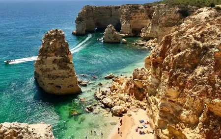 Lisbon to Algarve via Évora | Premier Private Transfer