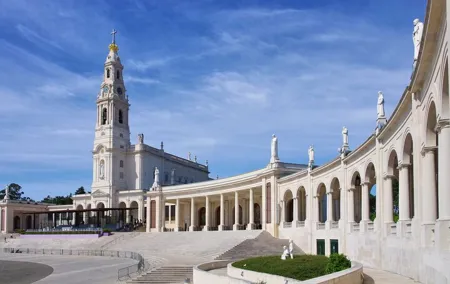 Tour to Sanctuary of Fátima, Óbidos, Batalha and Nazaré