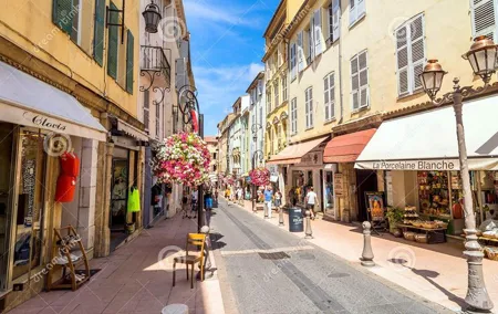 Antibes, Cannes Sightseeing Small Group Half Day Trip from Nice