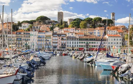 Saint Paul de Vence, Antibes, Cannes tour in a Renault E-Tech