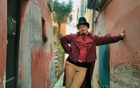 Unusual guided tour of Old Nice by a 19th century executioner