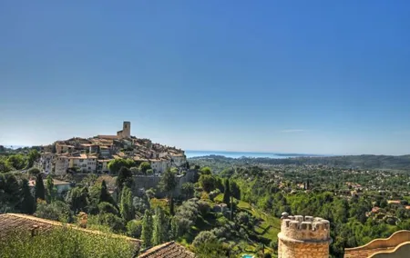 Small-Group Half-Day Tour to St-Paul-de-Vence, Antibes and Cannes from Nice