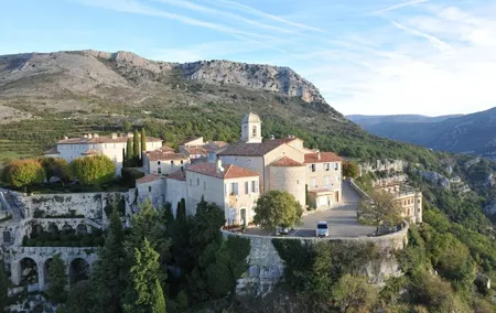 West Coast and Countryside shared & Guided tour from Nice