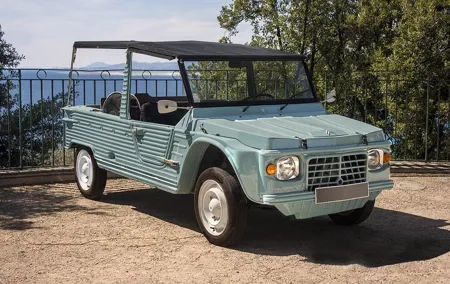 Original discovery of the city of Nice in a Citroën Méhari