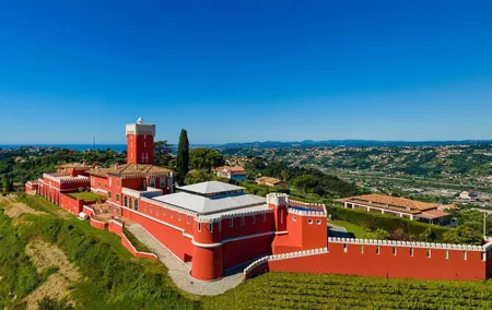 From Nice: Chateau de Cremat and Chateau Ste Roseline Wine Tour