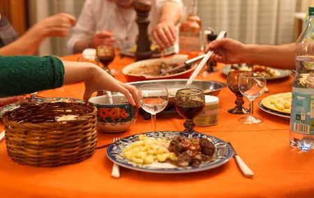 share a traditional meal with licauw