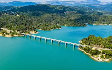 Provence Countryside, Medieval Villages and Lake Private Tour