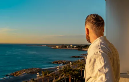 Photoshoot at Promenade des Anglais Capturing Coastal Elegance