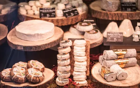 Lyon Old Town Food Tour with 6 French Delicacies & Fine Wine