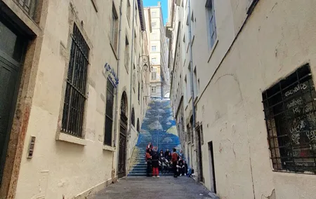 Storytelling tour of Croix-Rousse in French