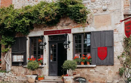 Pérouges Medieval Village Private Trip with Tasting from Lyon