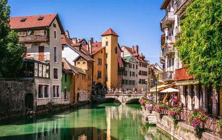 Guided tour of Annecy + Fondue cruise on the lake from Lyon