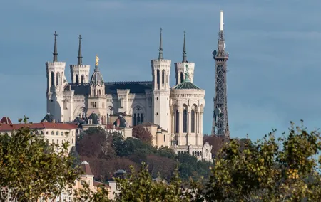 Private 4-hour City Tour of Lyon with driver, guide and Hotel pick-up