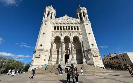 Discorver Lyon in a Private tour with your driver