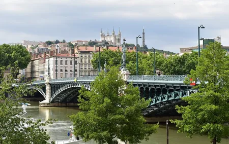 Private 4-hour Walking Tour of Lyon with official tour guide
