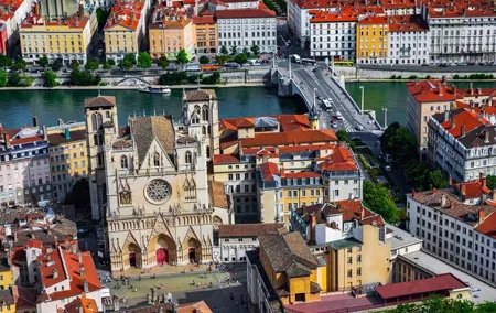 Lyon by Yourself with english speaking driver by car or van- 4 or 8 hrs disposal