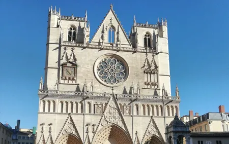 Private Self-Guided Tour of the Curse Quest of Old Lyon