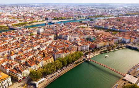 Fly above Lyon in a private plane