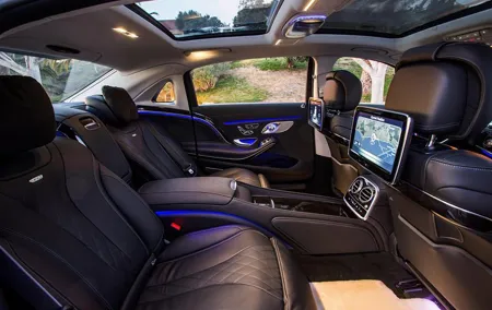 Full day luxury car with driver at disposal in Lyon