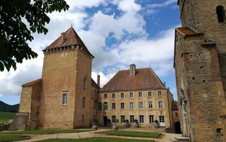 South Burgundy Private Day Tour with tasting from Lyon