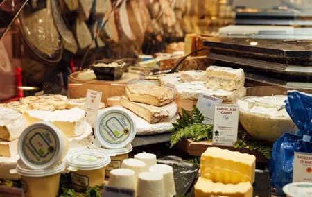Private Cheese Tour in Halles Paul Bocuse Covered Market