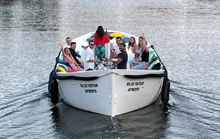 90 Minutes Private Aperitif Boat Ride in Antwerp