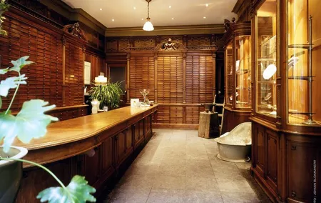 Private Antwerp's Diamonds and Jewellery Old City Center Historic Tour
