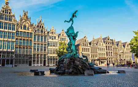 Walking Antwerp City Center with GPS and Audio Tour