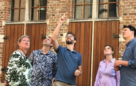 Discover authentic Ghent with historian & taste the best chocolate