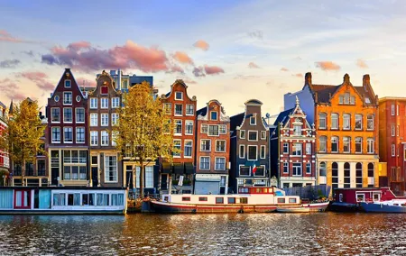 Private transfer from Rotterdam to Amsterdam, 2h Stop in Leiden