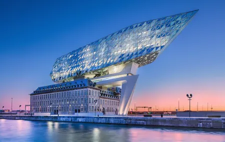 Private transfer from Rotterdam to Brussels, 2h Stop in Antwerp