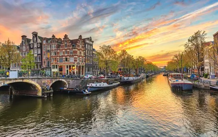 Private transfer from Rotterdam to Amsterdam, 2h Stop in Utrecht