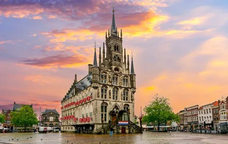 Private transfer from Rotterdam to Amsterdam, 2h Stop in Gouda