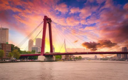 Romantic Rotterdam Walking Tour: Iconic City Highlights