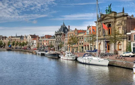 Haarlem: City Walk with Audio Guide in 7 Languages on your Phone