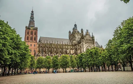 Den Bosch: City Walk Audio Guide in 7 Languages on your Phone