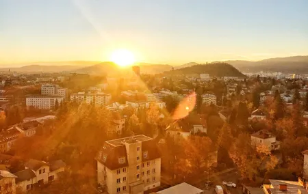 Graz Funicular Ride and Schlossberg Picnic Experience