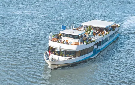 Linz harbour tour by boat